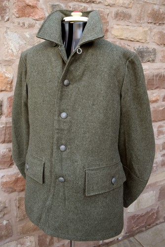 New vintage 100 - 100%, wool